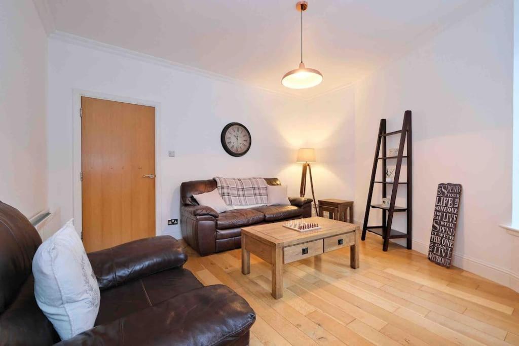Modern & Spacious Apartment In City Centre Aberdeen Eksteriør billede