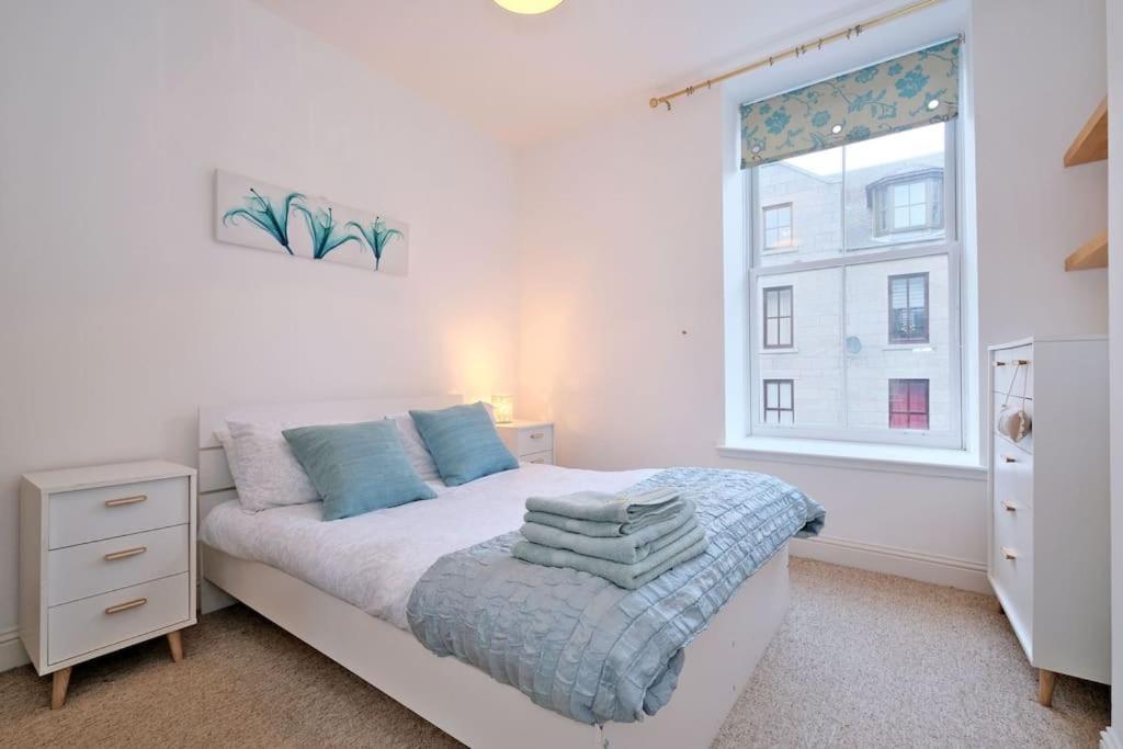 Modern & Spacious Apartment In City Centre Aberdeen Eksteriør billede